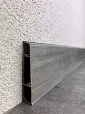 Плинтус напольный крашенный ПВХ Ultra line 706 Лофт темный 2,2 м