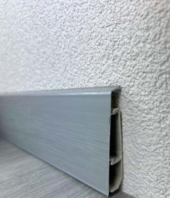 Плинтус напольный крашенный ПВХ Ultra line 716 Хайтек 2,2 м